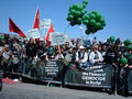 Protesters against China's support of Darfur between the Ferry Building and one of the piers along the northbound lanes