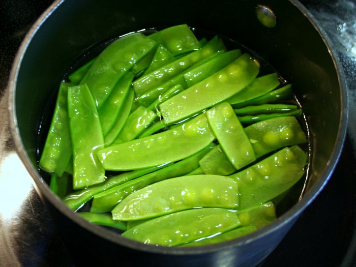 Stir Fried Beef with Snow Peas