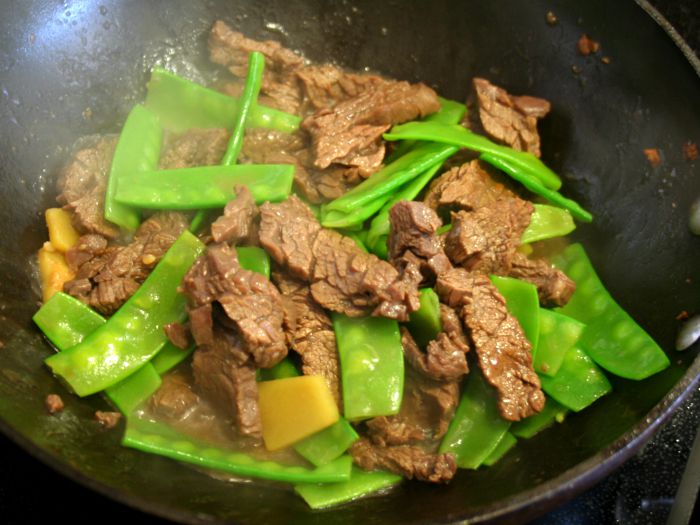 Stir Fried Beef with Snow Peas